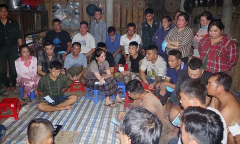 Công an Tây Ninh "đột kích" căn nhà hoang, tóm gọn 43 đối tượng đánh bạc