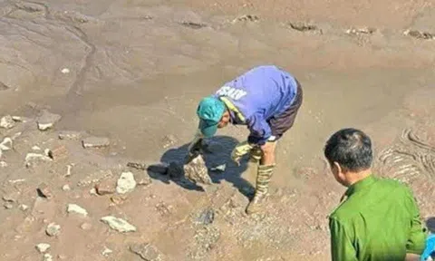 Phát hiện bộ hài cốt dưới lớp bùn ao cá