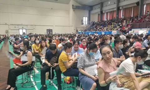 Cách chấm dứt cảnh nghìn người chen chân 'bốc thăm' mua nhà ở xã hội