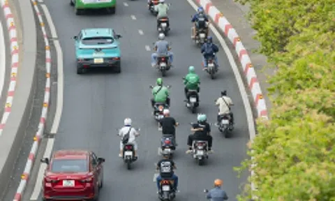 Chủ tịch Grab nói gì về việc cạnh tranh với Xanh SM, VinFast?