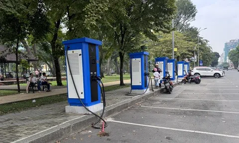 Trạm sạc ô tô điện VinFast xuất hiện ngày càng nhiều ở trung tâm TP HCM