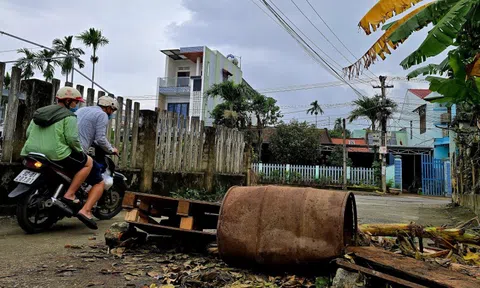 Cả khu dân cư dựng barie tự chế, ngăn xe né trạm BOT ở Đà Nẵng