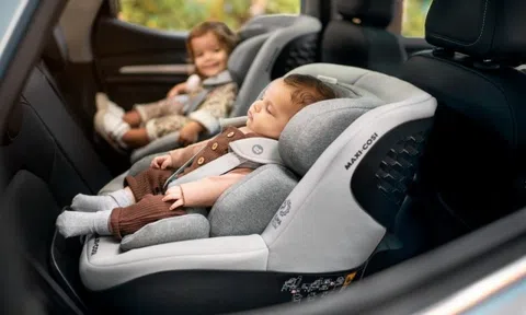 Ôtô chạy dịch vụ có cần trang bị sẵn ghế trẻ em?