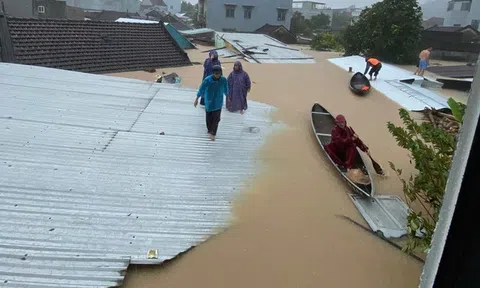 Lũ trên 2 sông ở Đắk Lắk và Khánh Hòa vượt lịch sử 1993 và 1986, bao giờ miền Trung mới giảm mưa?