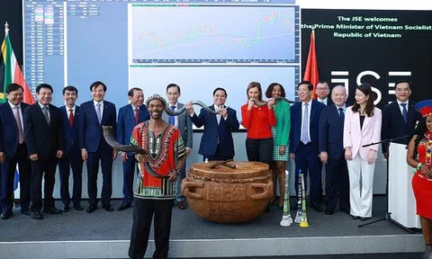 Thủ tướng thăm, làm việc tại thị trường chứng khoán lớn nhất châu Phi