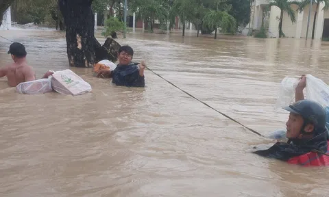 Lũ ở các sông miền Trung diễn biến thế nào khi trời vẫn mưa vừa, mưa to?