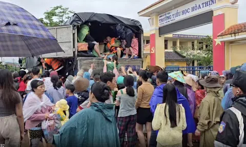 VIDEO: Tang thương vùng rốn lũ Hòa Thịnh