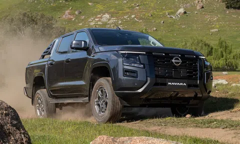 Nissan Navara thế hệ mới ra mắt - lại giống Mitsubishi Triton