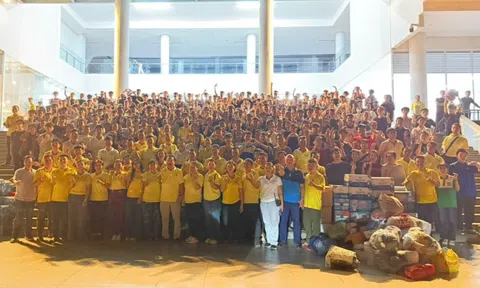 Mang sức trẻ TPHCM gửi gắm yêu thương đến đồng bào miền Trung