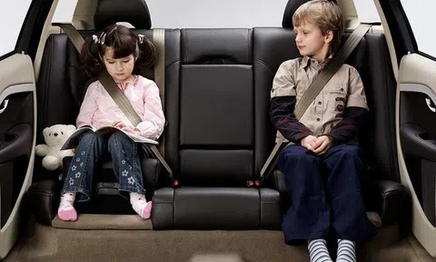 Ôtô nào được trang bị sẵn 'ghế trẻ em'?