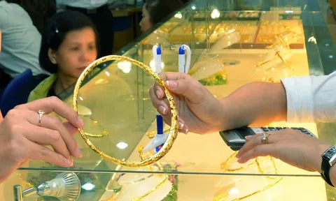 Giá vàng hôm nay 25-11: Vàng thế giới tăng rất mạnh