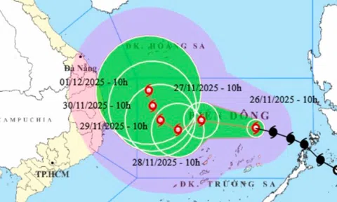Bão số 15 có thể đổi hướng với 2 kịch bản tác động khác nhau