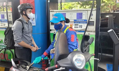 Giá xăng giảm nhẹ 34-37 đồng/lít, dầu hỏa tăng 353 đồng/lít