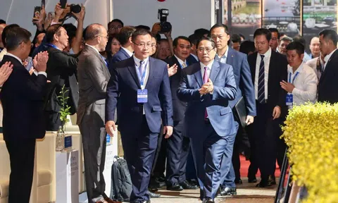 Hình ảnh Thủ tướng Chính phủ Phạm Minh Chính dự Diễn đàn kinh tế mùa thu 2025