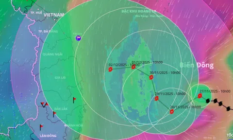 Bão số 15 dự báo đổi hướng liên tục, luẩn quẩn nhiều ngày trên biển
