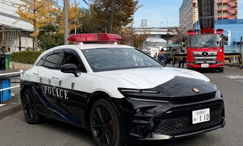 Cảnh sát Nhật Bản sử dụng Toyota Crown Sport RS
