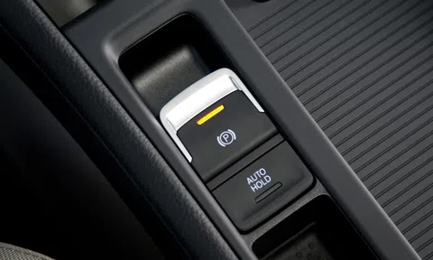 Tại sao phanh tay điện tử đang dần thay thế phanh tay cơ?