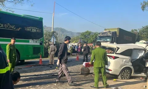 Vụ ô tô 7 chỗ đâm xe đầu kéo, 4 người chết: Tạm giữ khẩn cấp tài xế