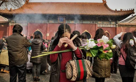 Bất động sản ế ẩm, người Trung Quốc lên chùa cầu bán được nhà