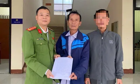 Người cha 72 tuổi cảm ơn công an vì giúp tìm thấy con trai sau 10 tháng mất liên lạc