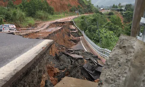 Đường đèo Khánh Lê tan nát, nhiều điểm phải nổ mìn khắc phục