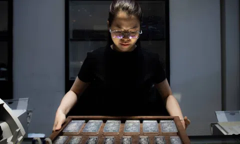 Vì sao giá bạc tăng 'dựng đứng'?