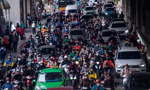 Xe máy dịch vụ chạy xăng sắp bị cấm vào các phường trung tâm Hà Nội