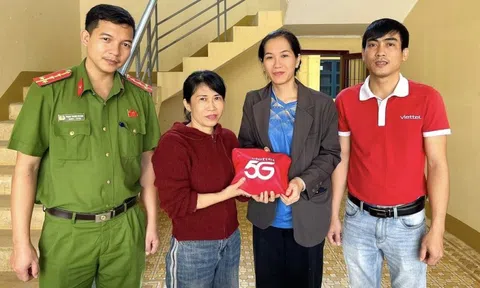 Vừa nhặt được túi tiền, người phụ nữ ở Quảng Ngãi lập tức tìm người đánh rơi