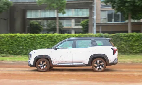 Mitsubishi Destinator đủ khác để bùng nổ trước đàn anh Outlander?