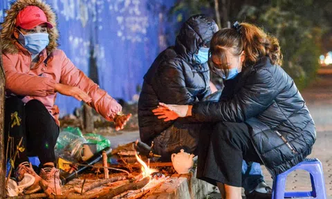 Không khí lạnh tràn xuống, miền Bắc mưa rét, miền Trung chưa dứt mưa lớn