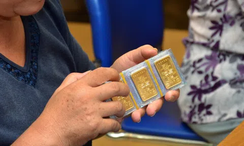 Giá vàng hôm nay 4-12: Tiếp tục sụt giảm