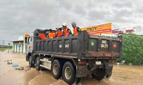 Tự ý rời điểm tránh trú bơi về nhà, người đàn ông bị nước lũ cuốn tử vong