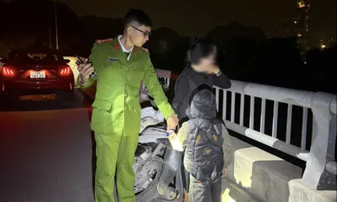 VIDEO: Chồng chết, người vợ trẻ ôm con trai 4 tuổi định nhảy cầu tự tử