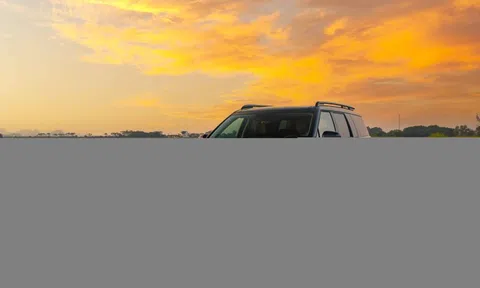 Hyundai Santa Fe có thêm bản Hybrid, giá gần 1,37 tỷ đồng