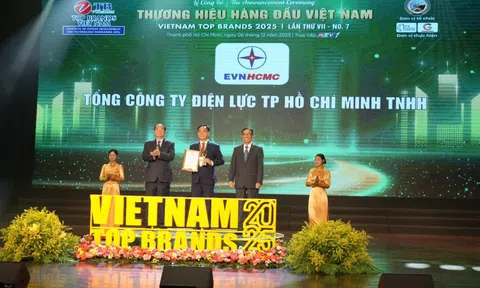 EVNHCMC được vinh danh “Thương hiệu hàng đầu Việt Nam 2025”