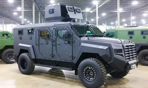 Cận cảnh 'siêu xe' bọc thép Roshel Senator của lực lượng ICE