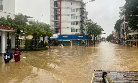 Thời tiết hôm nay 9-12: Mưa lớn dội xuống TP Huế, Nam Trung Bộ, cảnh báo ngập úng