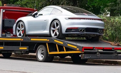Ôtô Porsche tại Nga 'chết đứng' hàng loạt