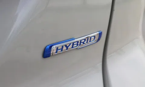 Loạt xe hybrid hưởng ưu đãi hàng chục triệu đồng tháng cuối năm