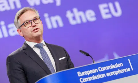 EU dùng vệ tinh, UAV tối tân để trấn áp tội phạm ma túy