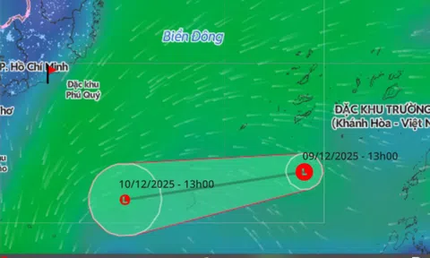 Diễn biến mới nhất về vùng áp thấp trên Biển Đông, cảnh báo mưa lớn ở miền Trung