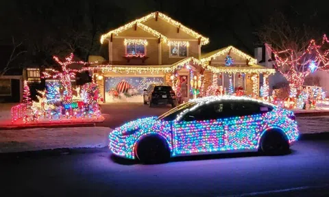 Tesla ra mắt loạt tính năng mừng Giáng sinh 2025