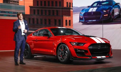 CEO Ford tiết lộ bị ép bán xe điện dưới thời Biden