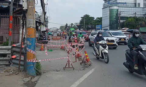 Tháo dỡ đoạn cống hộp để giảm kẹt xe