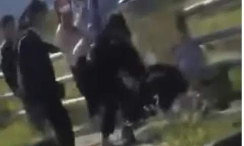 Nữ sinh lớp 10 ở Gia Lai bị nhóm lớp dưới đánh hội đồng