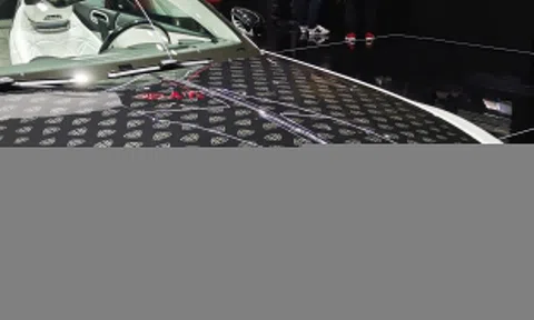 Có bao nhiêu logo được gắn lên chiếc Mercedes-Maybach SL680 Monogram?