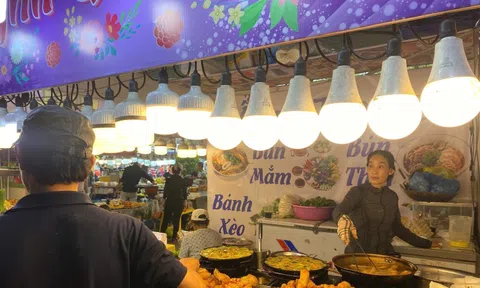 Chợ Bình Tây hút khách nhờ ẩm thực dân gian và kiến trúc cổ