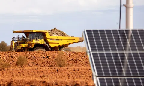 Dự án điện gió lai điện mặt trời khổng lồ thắp sáng “thủ phủ” khai thác vàng