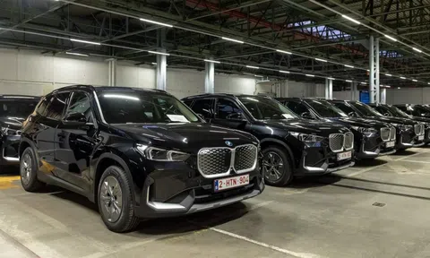 BMW 'bán lô' một lần 723 xe điện