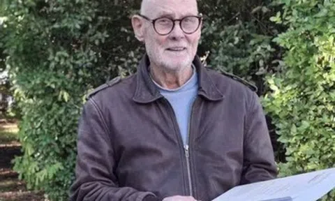 Cụ ông 89 tuổi bảo vệ thành công luận án tiến sỹ luật